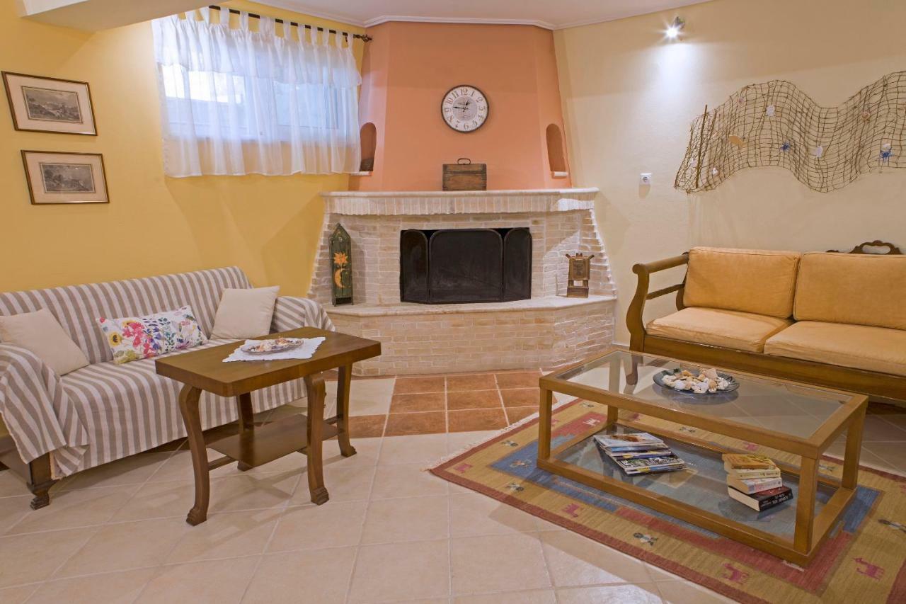 Remezzo Apartments Akrogiali Habitación foto